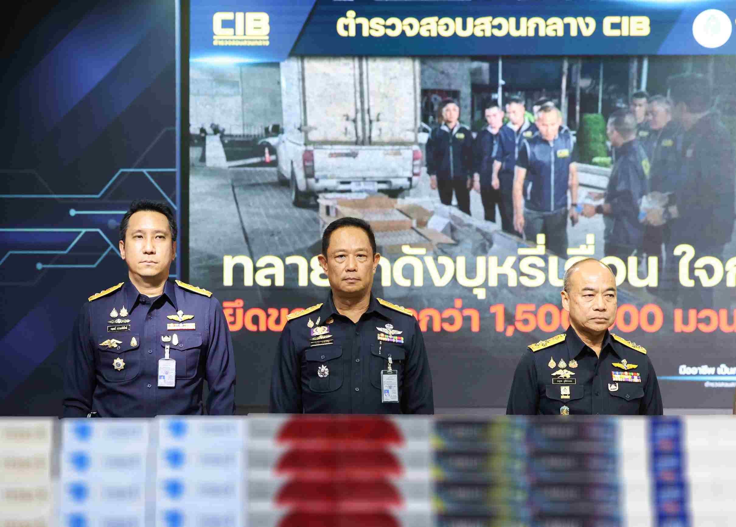 กรมสรรพสามิต ร่วมแถลงผลจับกุมบุหรี่เถื่อนรายใหญ่กลางเมืองโคราช กว่า 4 ล.