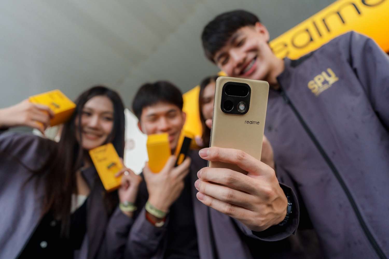 realmeร่วมสร้างโมเมน