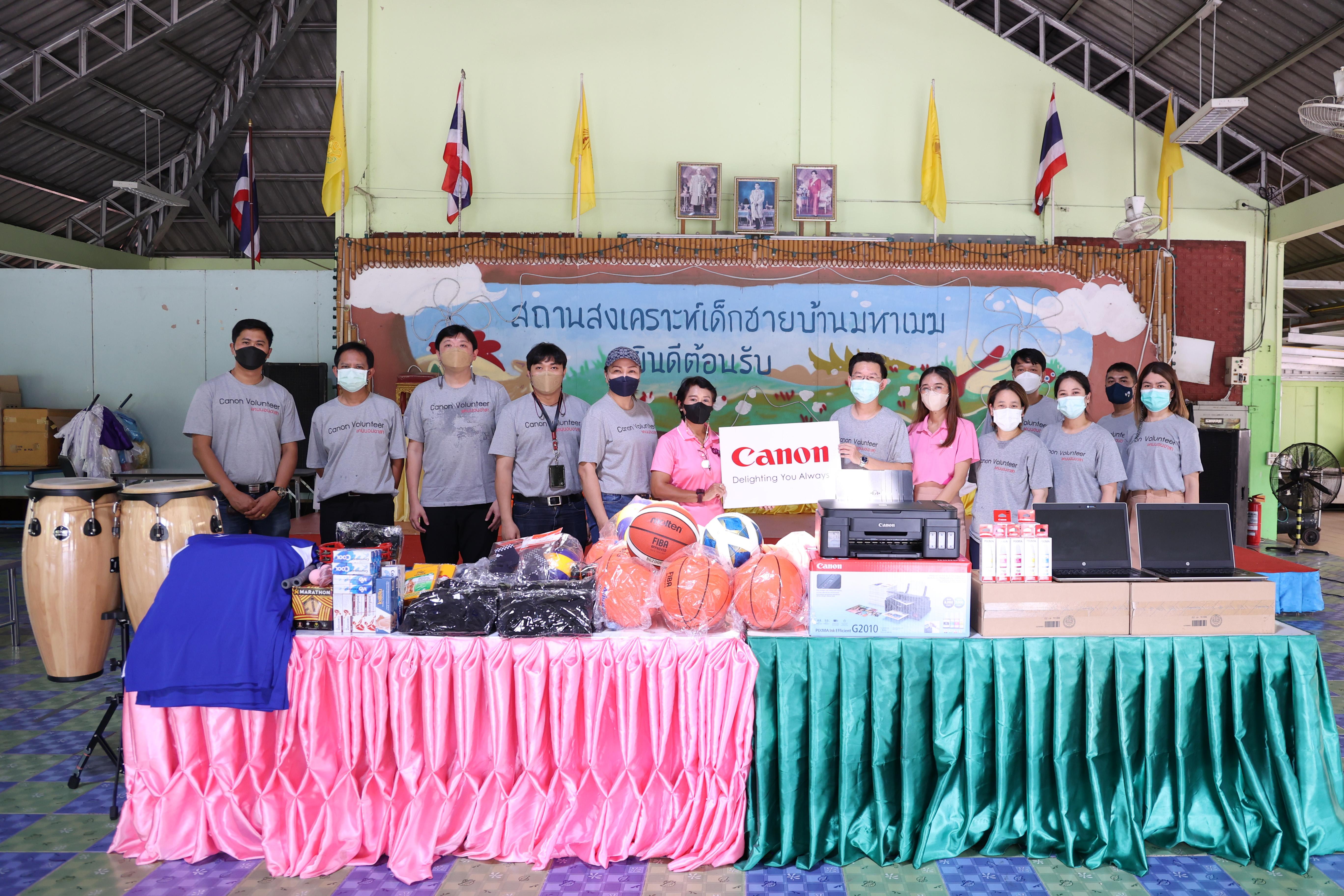 แคนนอน จัดกิจกรรมแนะแนวการศึกษา มอบพรินเตอร์และเครื่องกีฬา